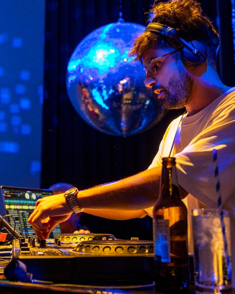 DJ Alpi an einem Clubabend